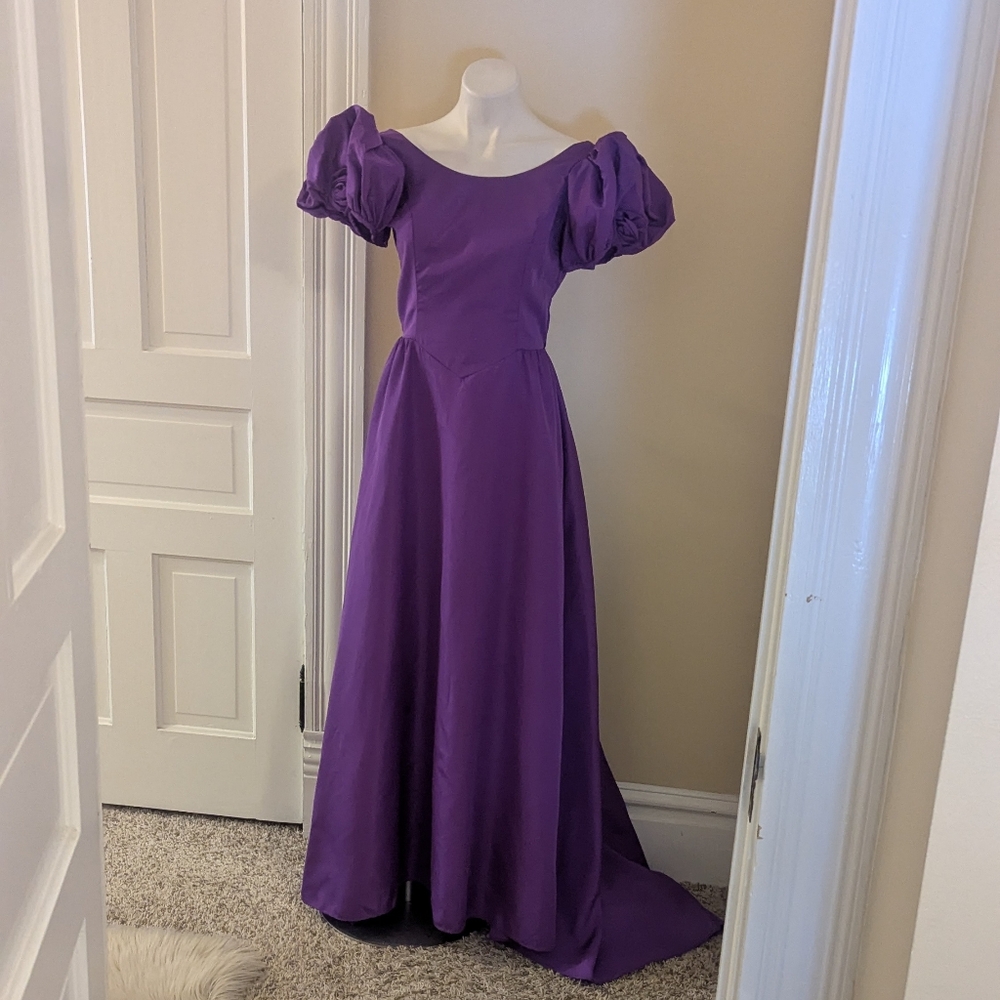 Vintage Bridal Original purple puff off the shoulder dress size S